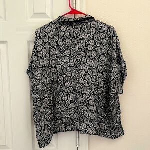 Black and white paisley print blouse from forever21 size XL women’s